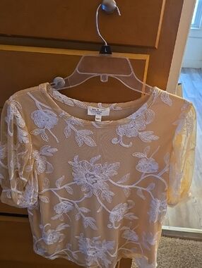 Kim & Cami sheer nude top with white floral embroidery